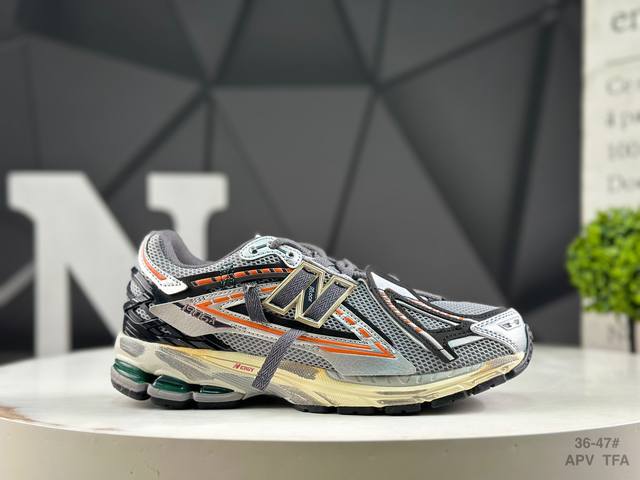 Nb New Balance M1906 Nb宝藏老爹鞋款，复古元素叠加，质感超级棒，楦版型材料细节做工精细，货如实拍图 作为Nb最经典的档案鞋型之一，与 2一