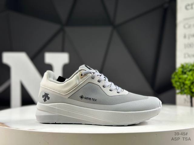 Descente 迪桑特 轻盈缓震透气鞋面时尚休闲运动鞋跑步鞋 货号：D5131Dsn24 官方同步上架 适合技术路线单日徒步穿着受到长途野外跑步鞋的启发 适合