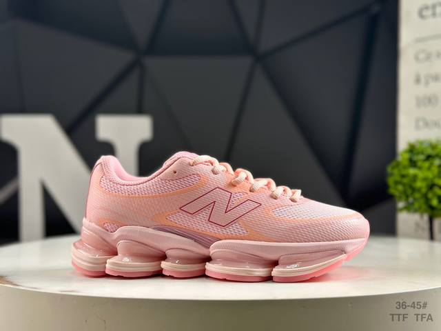 新百伦 New Balance Nb U 0 运动跑步鞋。此复刻经典鞋款，加入当下大热的户外元素，以曾经篮球鞋款型式样加以打造鞋款造型。编织鞋带以及加强稳固鞋底
