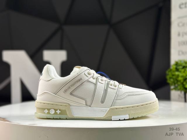 路易威登 Louis Vuitton Lv路易威登板鞋 乘风破浪的姐姐争先种草款,舒适透明底和百搭性霸屏整个时尚娱乐圈，正品1:1套楦复刻，细节调整完美主义！鞋