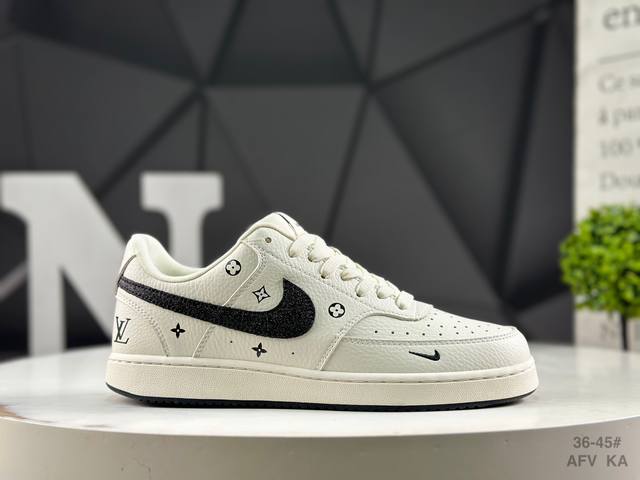 福利特价 耐克 Nike Court Vision 低帮百搭 透气休闲运动板鞋 兼顾舒适脚感和出众风范 演绎匠心之作 结构性的支撑贴合感结合复古篮球设计 电绣工