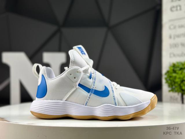 耐克 Nike React Hyperset 此款耐克React Hyperset可为您在室内球场上打篮球，排球，羽毛球和其他运动提供出色的牵引力。耐用的鞋底可