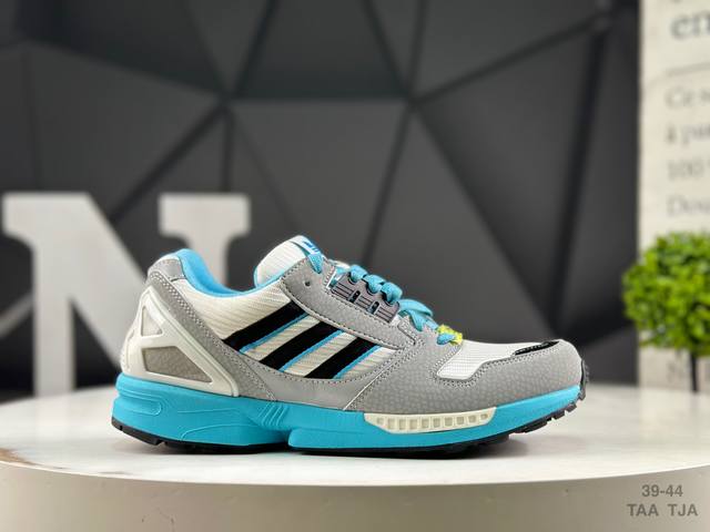 阿迪达斯 Adidas Zx8000 缓震运动鞋轻便透气休闲鞋 自2000年代中期问世以来，Zx 8000受到了众多收藏家的追捧。现在，你也有机会感受它的魅力。