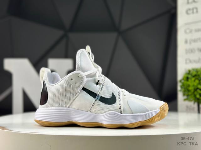 耐克 Nike React Hyperset 此款耐克React Hyperset可为您在室内球场上打篮球，排球，羽毛球和其他运动提供出色的牵引力。耐用的鞋底可