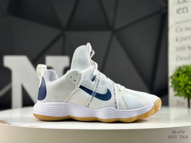 耐克 Nike React Hyperset 此款耐克React Hyperset可为您在室内球场上打篮球，排球，羽毛球和其他运动提供出色的牵引力。耐用的鞋底可