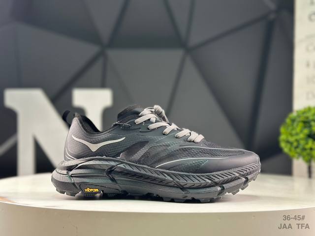 Hoka M Mafate Speed 4全新配色 这个品牌来自于新西兰的毛利语，Hoka表示大地，One One表示飞越，连起来就是飞越地平线，One One