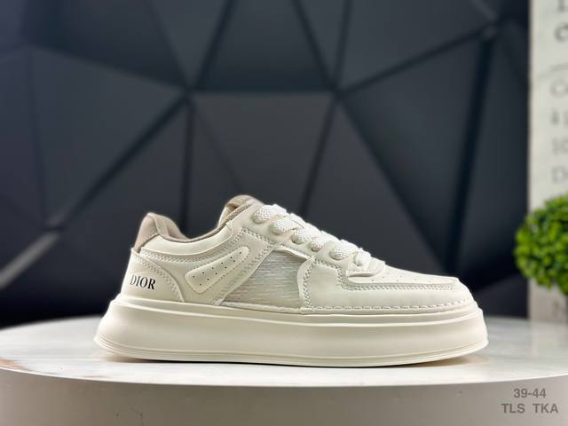 迪奥 Dior Jordan 1 迪奥 时尚运动休闲风格。独具特色市场唯一独家出货。 货号：Cn8608-002 尺码：如图所示 Tls Tka