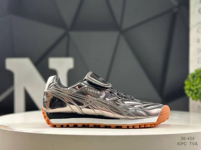 彪马 Puma Avanti 长舌鞋款，焕新诠释足球潮流时尚。 国际巨星蕾哈娜 Rihanna 与全球知名运动品牌Puma延续合作篇章，全新配色打造 Puma