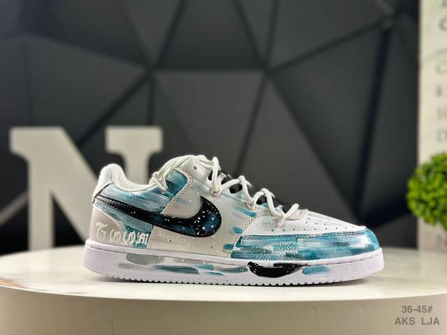 耐克 Nike Court Vision Low 手绘涂鸦休闲运动板鞋 纯原版本低帮百搭透气休闲运动板鞋，经典耐用的设计，兼顾舒适脚感和出众风范，演绎匠心之作。
