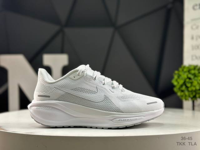 Nike 耐克 原楦原纸版数据开发，采用全新热熔工艺组合双层超轻透气网织布鞋面材质，内里嵌入定型海绵，全掌型 Reactx 泡绵中底，外置防滑耐磨橡胶底片颠覆式