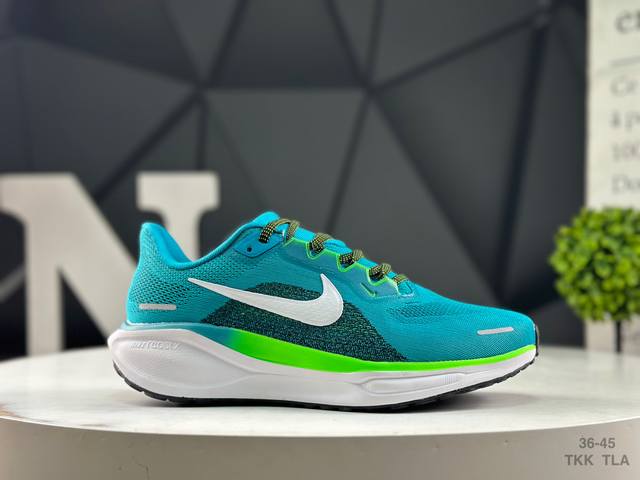 Nike 耐克 原楦原纸版数据开发，采用全新热熔工艺组合双层超轻透气网织布鞋面材质，内里嵌入定型海绵，全掌型 Reactx 泡绵中底，外置防滑耐磨橡胶底片颠覆式
