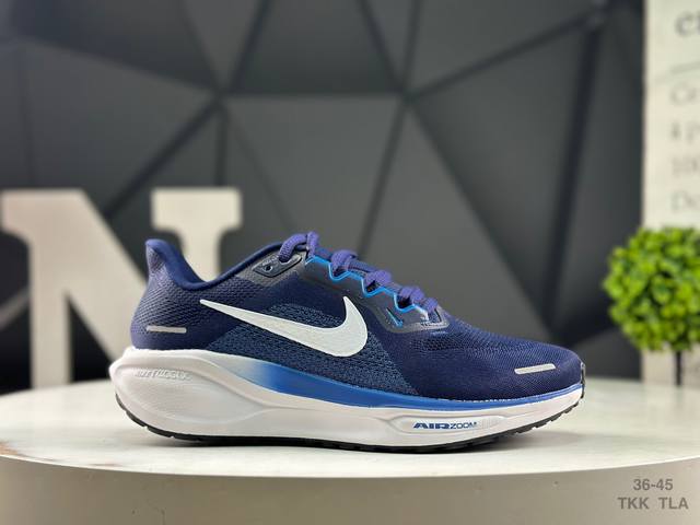 Nike 耐克 原楦原纸版数据开发，采用全新热熔工艺组合双层超轻透气网织布鞋面材质，内里嵌入定型海绵，全掌型 Reactx 泡绵中底，外置防滑耐磨橡胶底片颠覆式