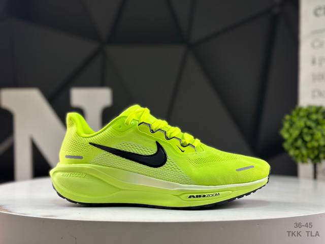 Nike 耐克 原楦原纸版数据开发，采用全新热熔工艺组合双层超轻透气网织布鞋面材质，内里嵌入定型海绵，全掌型 Reactx 泡绵中底，外置防滑耐磨橡胶底片颠覆式
