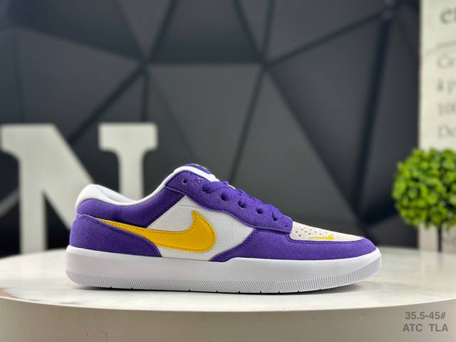 耐克 Nike Sb Force 58 耐克 低帮休闲板鞋 是一款将前沿创新带入街头的单品 它具有硫化杯底 具有出色的耐用性和灵活性 使用帆布和绒面革 在饰面上