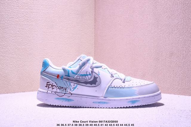 公司级Nike Court Vision 1 Low“幻影十字架” 手绘涂鸦定制板鞋 幻影十字架常作为一种印花图案出现，具有独特的视觉效果。将幻影十字架与梵文、