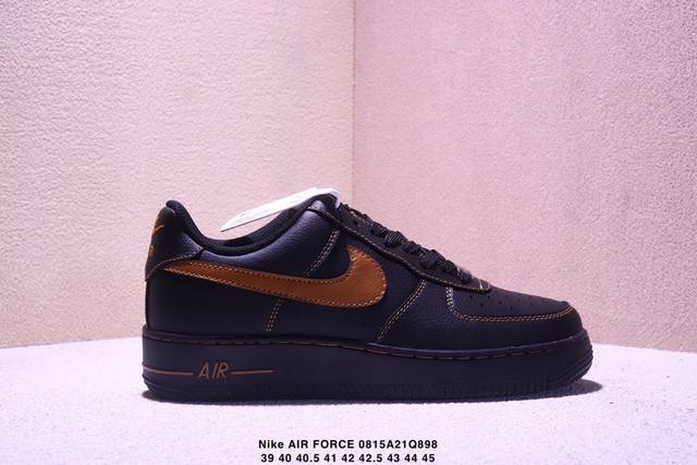 公司级耐克Nike Air Force 7空军一号低帮百搭休闲运动板鞋。柔软、弹性十足的缓震性能和出色的中底设计，横跨复古与现代的外型结合，造就出风靡全球三十多