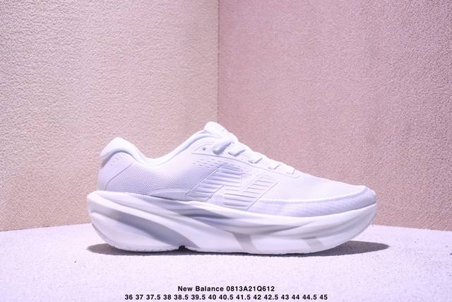 New Balance 新百伦 男鞋半码制，采用猪巴革拼接透气网眼织物鞋面，T-Beam大底提供足步弓支撑，保持步态稳定，后跟搭载外露缓震胶美国波士顿运动品牌-