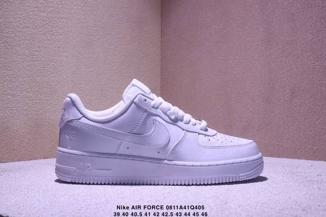 公司级耐克Nike Air Force 7空军一号低帮百搭休闲运动板鞋。柔软、弹性十足的缓震性能和出色的中底设计，横跨复古与现代的外型结合，造就出风靡全球三十多