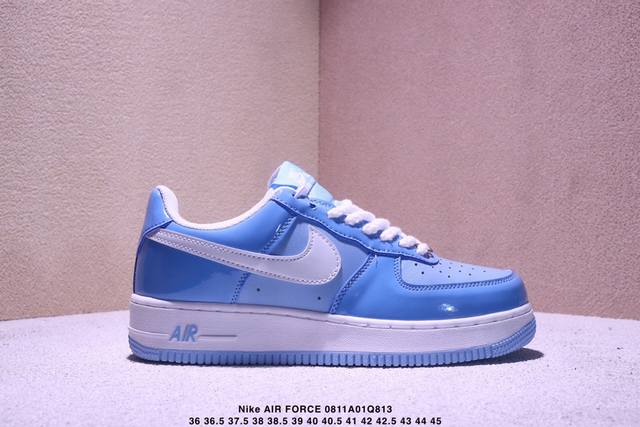 公司级耐克Nike Air Force 7空军一号低帮百搭休闲运动板鞋。柔软、弹性十足的缓震性能和出色的中底设计，横跨复古与现代的外型结合，造就出风靡全球三十多