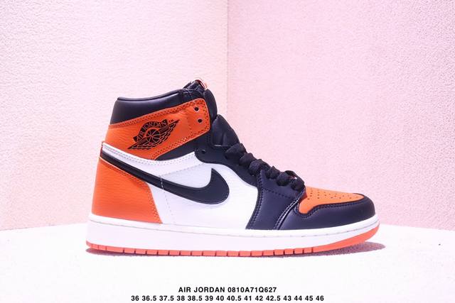乔丹一代 Air Jordan 1 乔1 高帮Aj1系列 运动鞋复古休闲篮球鞋 提高了与足部的贴合度，给人不一样的穿着体验。鞋底的平稳支撑，让你在运动中随意冲刺
