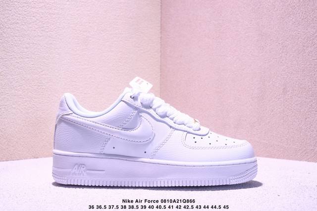 耐克Nike Air Force 1 Low 空军一号低帮百搭休闲运动板鞋。柔软、弹性十足的缓震性能和出色的中底设计，横跨复古与现代的外型结合，造就出风靡全球三