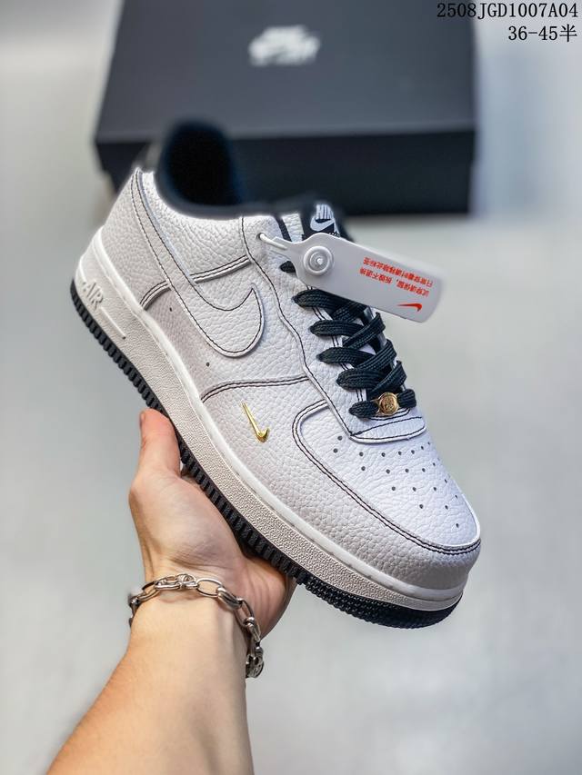 公司级带半码 耐克 Nike Air Force 1 ’07 空军一号 Af 1 低帮 厚底增高百搭 休闲运动板鞋。柔软、弹性十足的缓震性能和出色的中底设计，横
