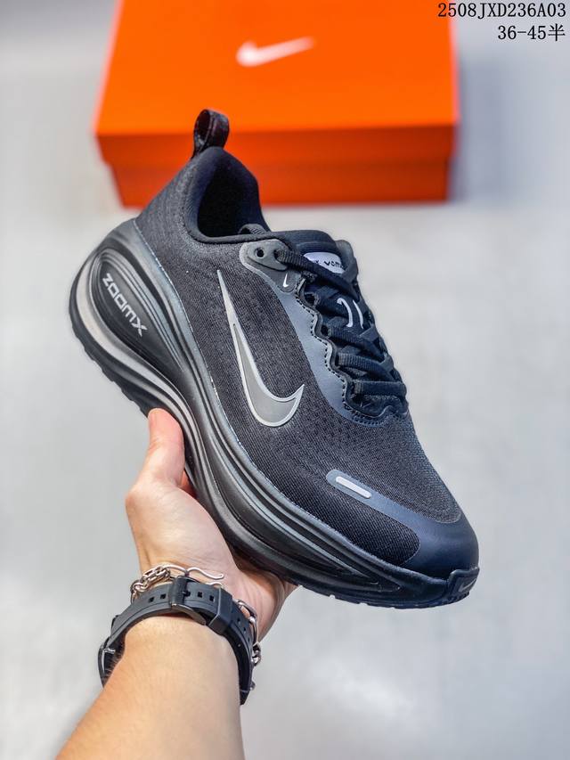 公司级Nike Vomero Plus 耐克 舒适减震防滑 低帮跑步鞋 全掌Reactx泡绵中底 前掌和后跟还配备了Air Zoom气垫单元 据说跑起来更快更舒