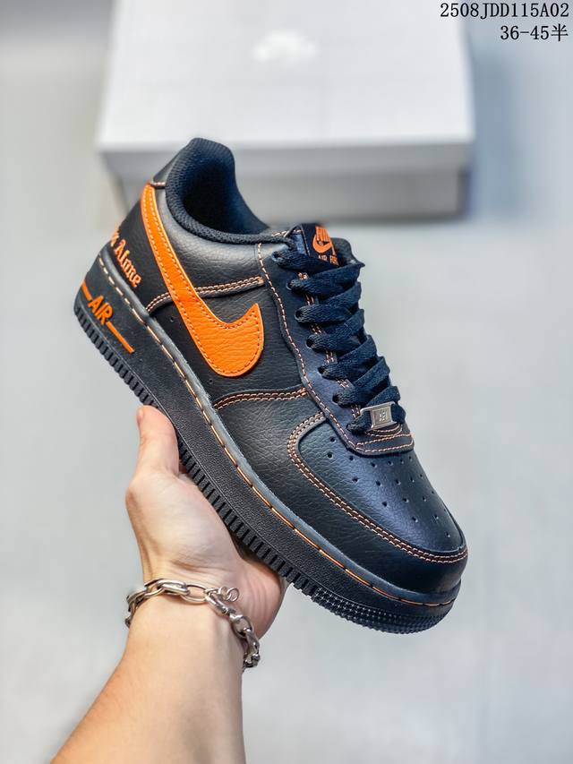 真标 带半码 耐克Nike Sb Dunk Low Pro 扣篮系列复古低帮休闲运动滑板板鞋。采用脚感柔软舒适Zoomair气垫，有效吸收滑板等极限运动在落地时