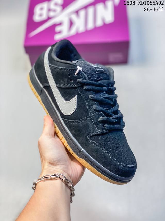 真标 带半码 耐克Nike Sb Dunk Low Pro 扣篮系列复古低帮休闲运动滑板板鞋。采用脚感柔软舒适Zoomair气垫，有效吸收滑板等极限运动在落地时