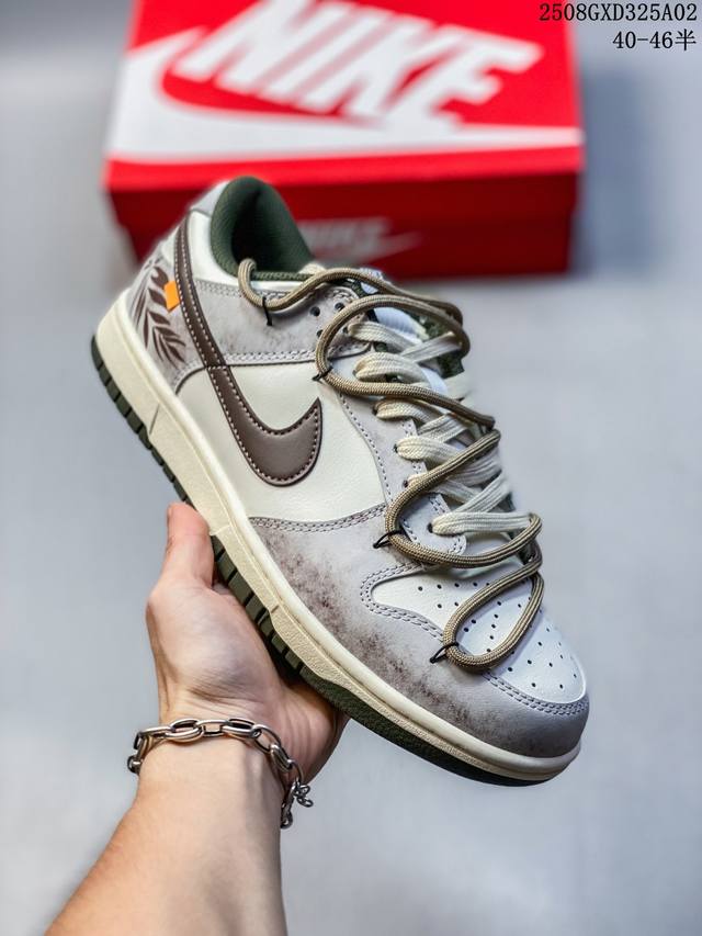 Yc版 Nike Dunk Low 月下碧波行 天蓝色 此款以淡雅湖水蓝为基调，泼洒出月下波光的静谧与灵动。标志性Swoosh注入精妙海浪纹理，浪涌之形藏于经典