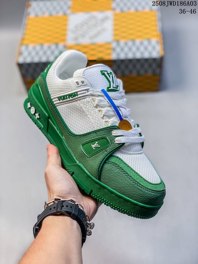 公司级路易威登 Louis Vuitton Lv路易威登板鞋 新款 Lv Trainer最新配色运动鞋 L家 篮球鞋风格运动鞋 该鞋由艺术总监 Virgil A