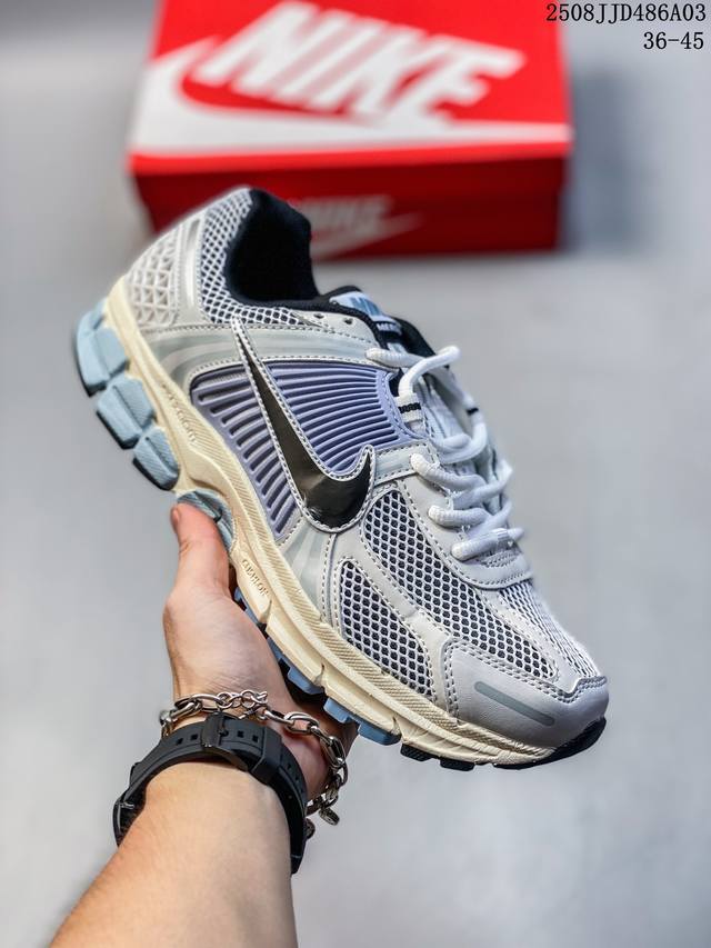 Nike Zoom Vomero 5 复古单品新配色 Nk Zoom Vomero 5 Sp 佛莫罗5代系列经典复古休闲运动慢跑鞋#采用环保纤维革饰片组合网眼布
