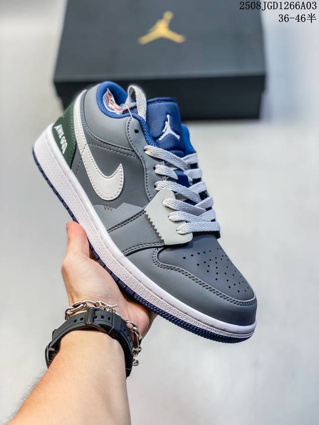 Air Jordan 1 Low Aj1乔1低帮休闲板鞋 同步官方配色 原档冲孔鞋头 正确满胶鞋垫 四线拉帮 原厂织唛标 鞋舌高弹海绵填充。 Size： 36