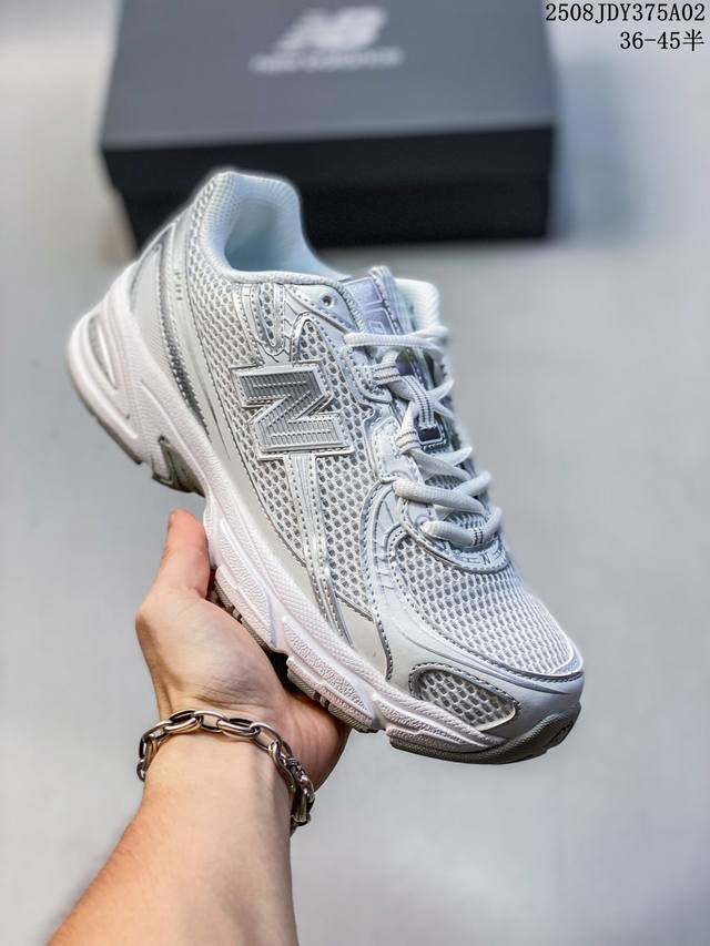 New Balance Mr740 Nb新百伦系列复古老爹风休闲运动慢跑鞋。采用轻质牛剖革拼接透气网眼衬垫织物鞋面材质 T-Beam大底提供足步弓支撑 保持步态
