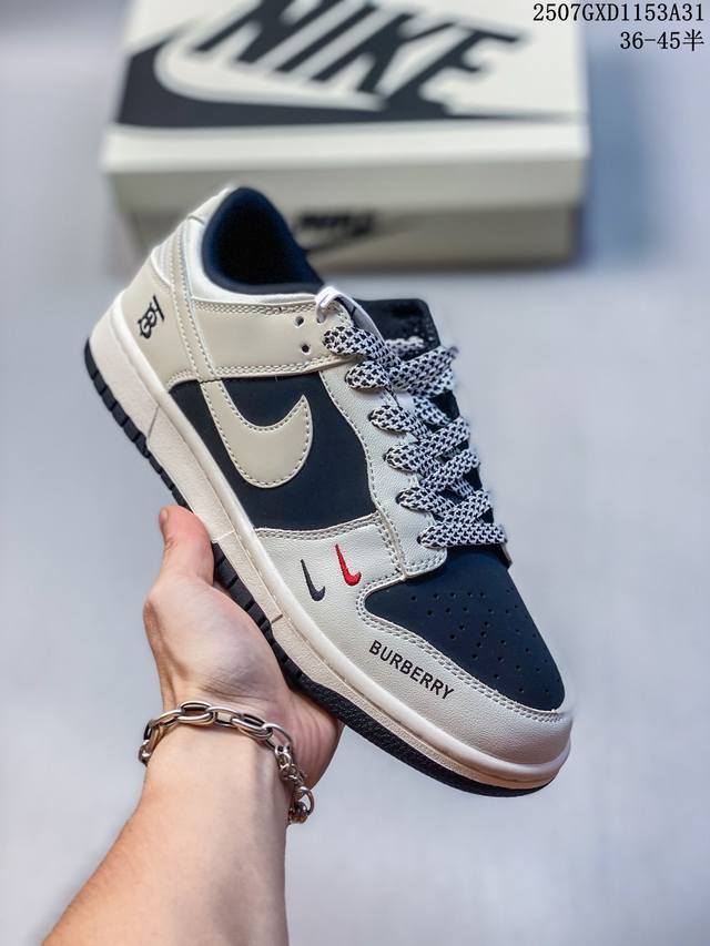 海外爆款限量发售！Nike Sb Dunk Low“ 巴宝莉联名 白黑小双勾” 周年高端定制 低帮休闲板鞋 定制鞋盒 大厂纯原品质出货 超高清洁度 皮料切割干净