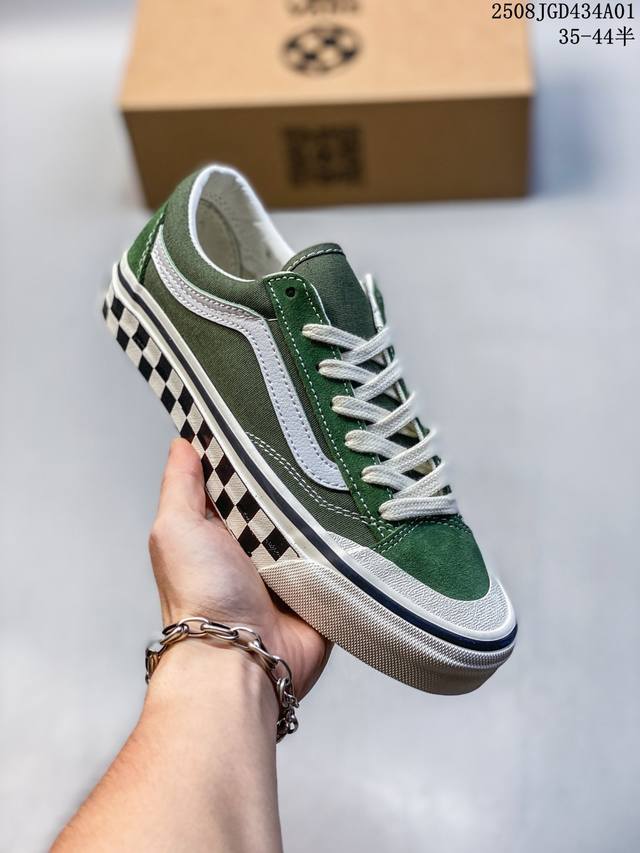 新款出货啦！！！ Vans Style 36 Sf绿色棋盘格低帮板鞋，经典绿色搭配白色底，黑白棋盘格设计，简约大气。鞋身采用优质帆布材质，舒适贴合，适合四季穿搭