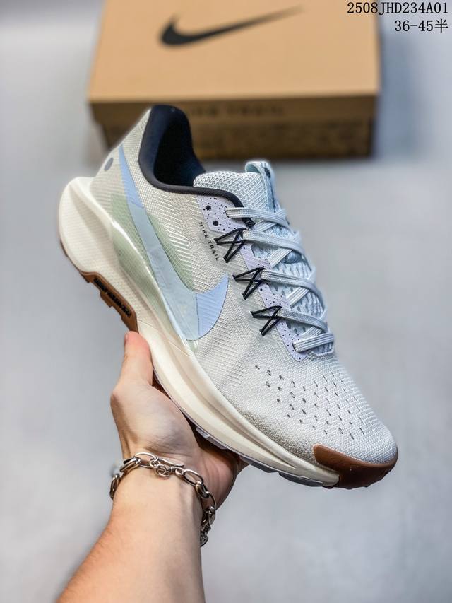 公司级Nike Reactx Pegasus Trail 5 Next Nature 越野跑步鞋 登月兼顾迅疾外观和稳固脚感 后跟覆面和中足动态支撑巧妙融合 缔