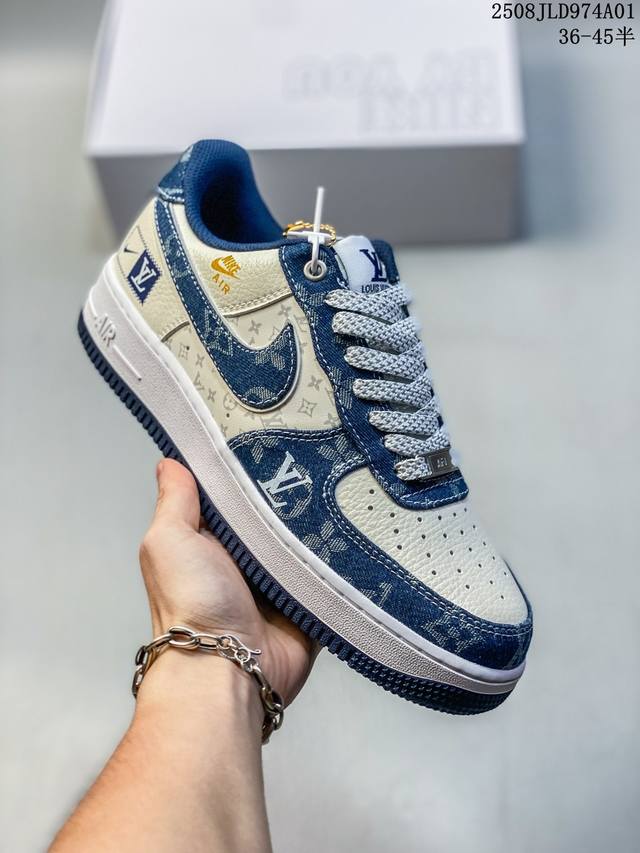 公司级带半码 耐克 Nike Air Force 1 ’07 空军一号 Af 1 低帮 厚底增高百搭 休闲运动板鞋。柔软、弹性十足的缓震性能和出色的中底设计，横
