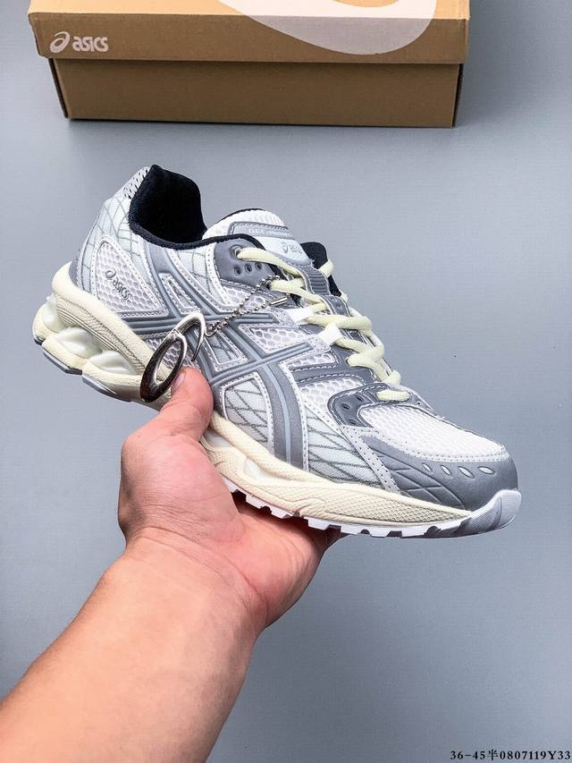 千禧风再度拿捏！Asics 亚瑟士 Gel-Nimbus 10.1 以复古科技加之先锋设计完整诠释千禧美学，重新定义高级穿搭。不论是千禧辣妹还是高级时装，抑或是
