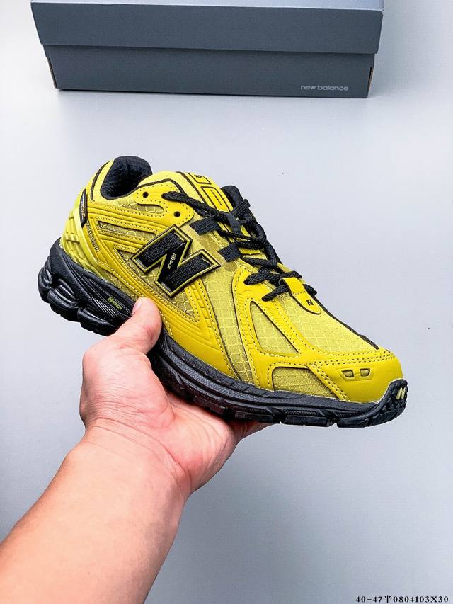 New Balance M1906Ri Nb宝藏老爹鞋款，复古元素叠加，质感超级棒，楦版型材料细节做工精细，货如实拍图 作为Nb最经典的档案鞋型之一，与 2一样