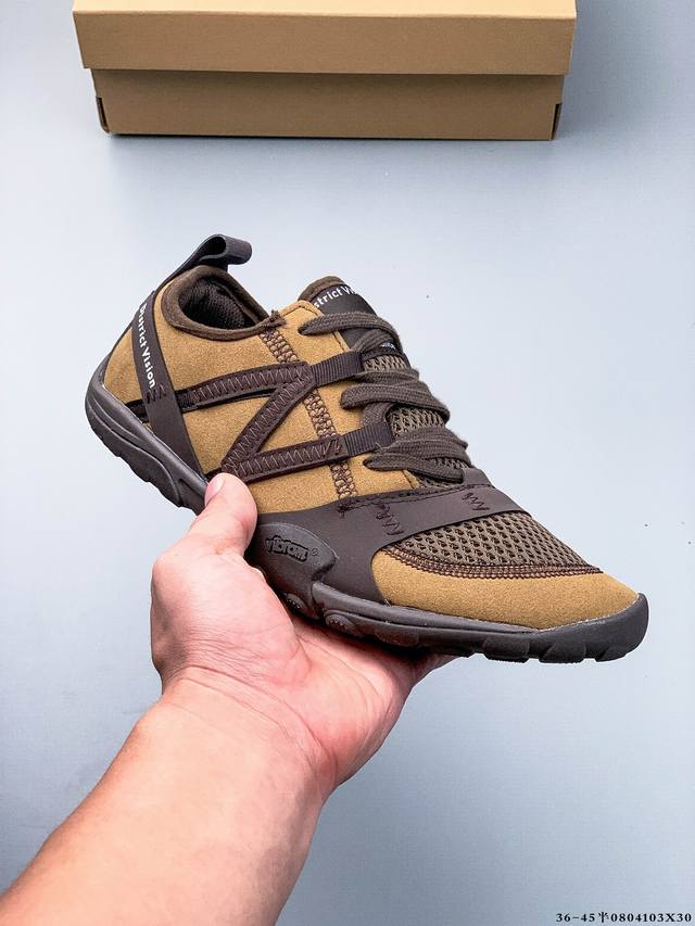 New Balance 发布新作 Mt10O，捕捉贴地回弹力，还原透气柔软感。 作为New Balance Minimus系列中的一员，Mt10O 源自 201
