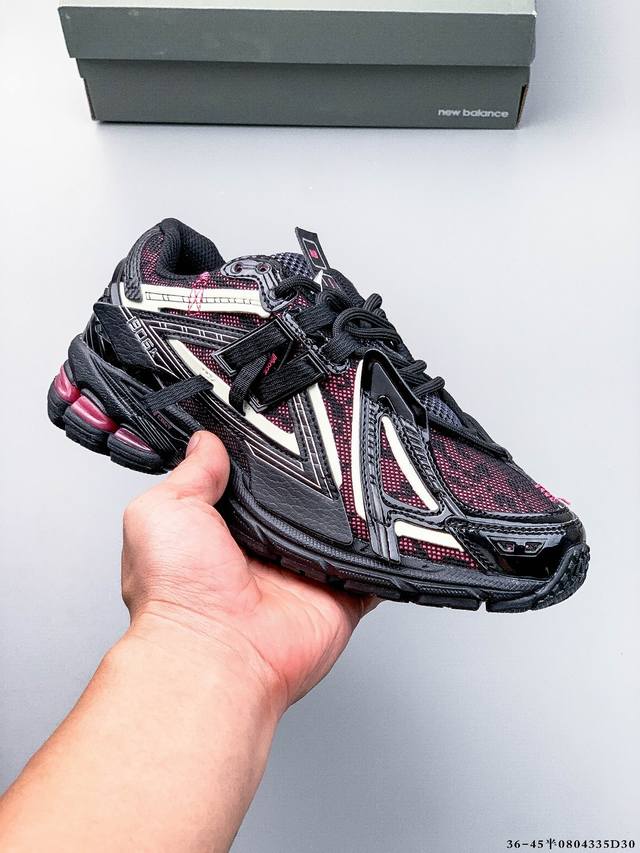 New Balance M1906Ri Nb宝藏老爹鞋款，复古元素叠加，质感超级棒，楦版型材料细节做工精细，货如实拍图 作为Nb最经典的档案鞋型之一，与 2一样