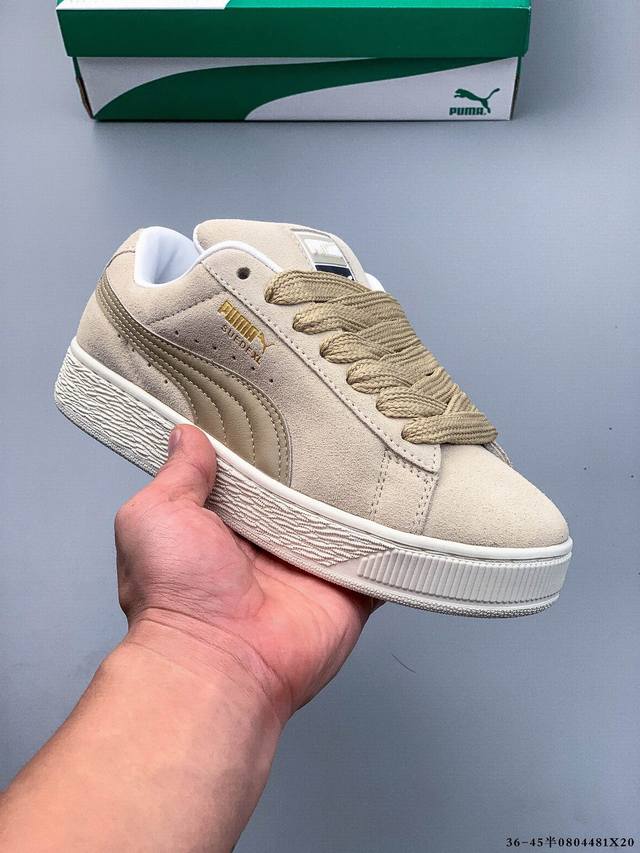 彪马Puma Suede Xl 全新休闲板鞋！鞋身通体采用细腻的麂皮材质，厚实柔软，质感出众；鞋侧保留Puma标志性跑道图案，侧面与后跟点缀金属色Puma Lo