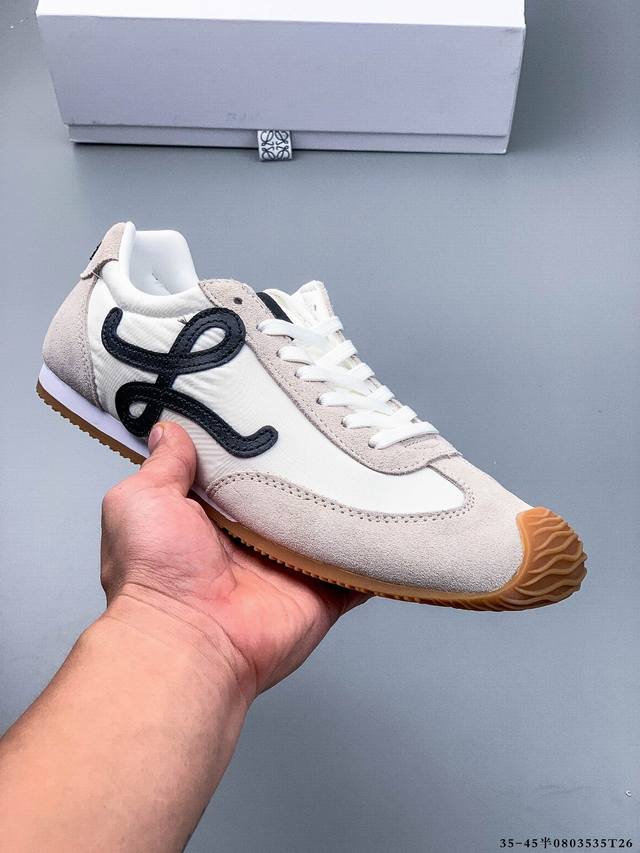 Loewe罗意威 Ballet Runner 2.0小牛皮 圆头系带 低帮 生活休闲鞋 罗意威全新版大头运动鞋Ballet Runner2.0，以其独特的设计和