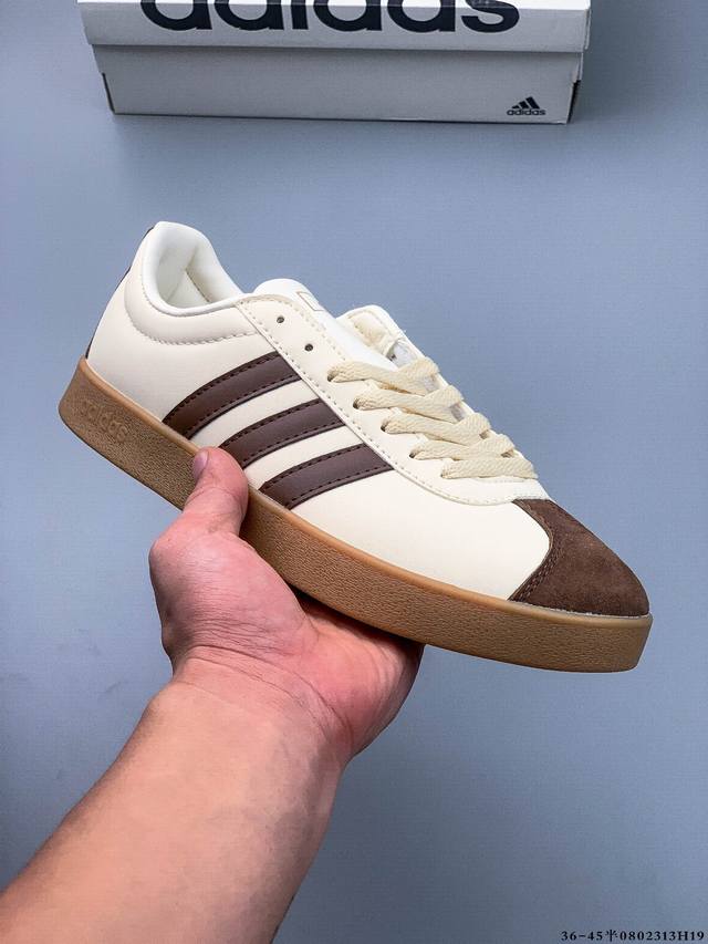 阿迪达斯Adidas Neo Vl Court 2.0 三叶草时尚潮流板鞋 T头 绒面麂皮防滑耐磨轻便低帮板鞋 整双鞋以传统的低帮呈现的清新造型 鞋头优先头层反