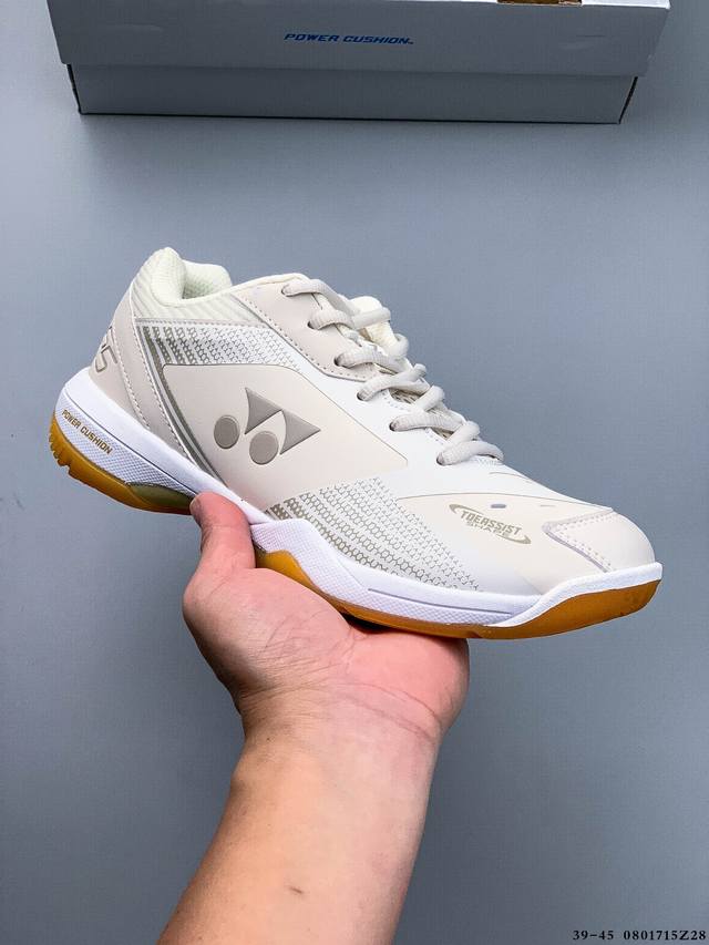 公司级 尤尼克斯 Yonex 跑步鞋 羽毛球鞋Yy训练比赛球鞋网球 设计专业减震透气运动鞋。尤尼克斯球鞋系列包括羽毛球鞋，网球鞋，高尔夫鞋和室内运动鞋等多种类型