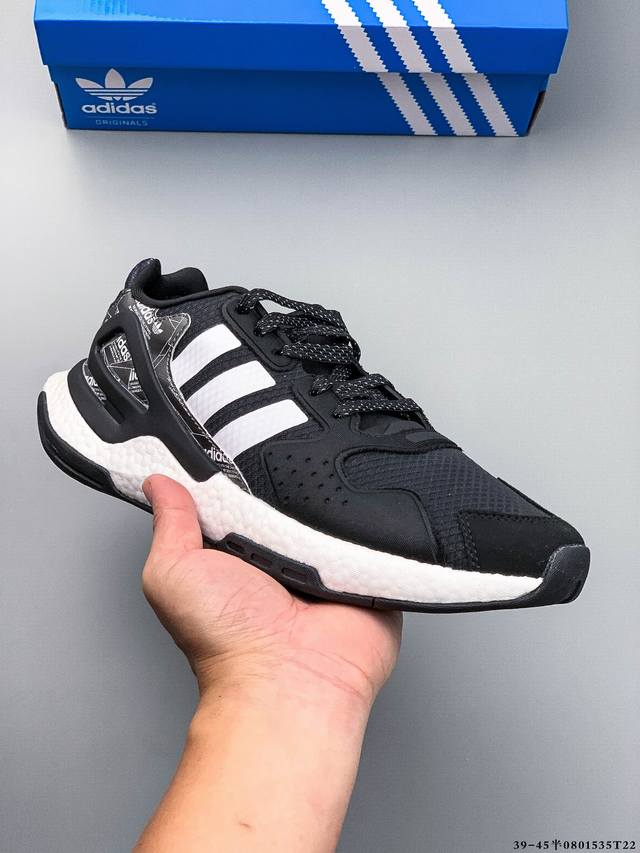 阿迪达斯Adidas Day Jogger 昼行者系列#王嘉尔代言专属未来感Y2K美学。充满科技感的Zx Alkyne系列运动鞋与红色西装实现了前卫时尚和运动风