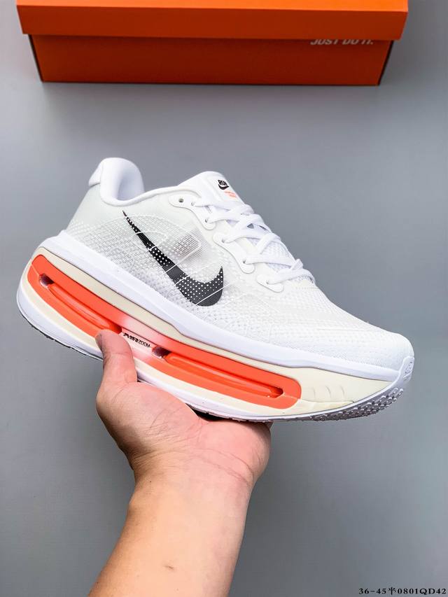 公司级！Nike Vomero Premium 耐克顶级迈柔 路跑鞋，通过超强缓震与舒适度的全面提升令跑步更加轻松，缓解冲击压力，加快恢复节奏。 Nike Vo