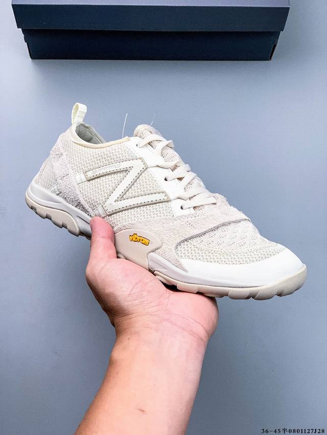New Balance 发布新作 Mt10O，捕捉贴地回弹力，还原透气柔软感。 作为New Balance Minimus系列中的一员，Mt10O 源自 201
