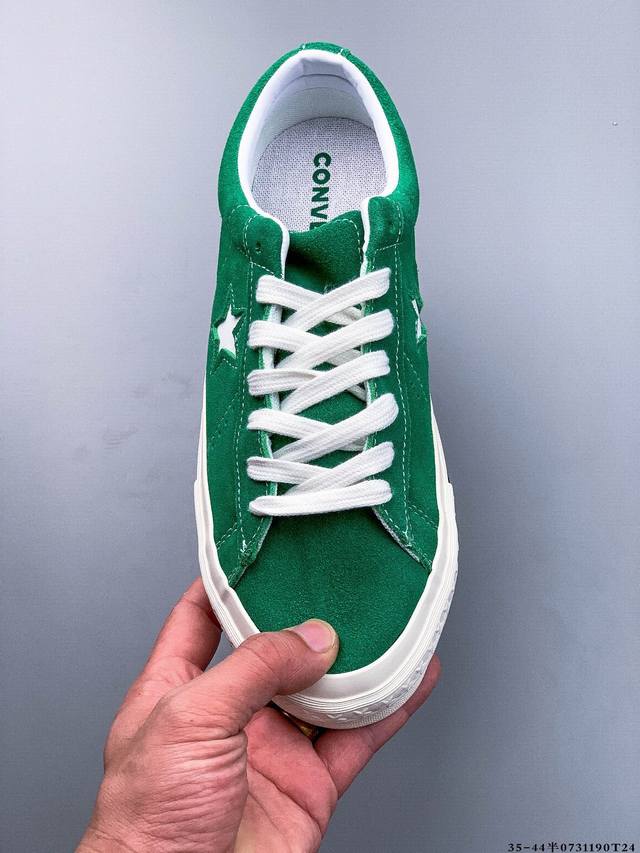 匡威 Converse One Star 1970S 杰克一星低帮 经典 One Star 款式 自然优雅搭配标志性的One Star Logo，凸显充满现代感
